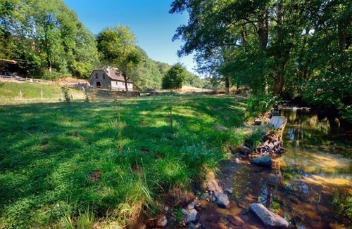 Mur-de-Barrez Cottage | Isolated mill on river bank