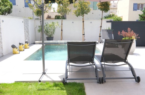 Salon-de-Provence Villa | Jolie Villa Avec Piscine Privée est Située à Environ 1,7