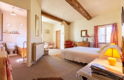 Sauzet Bed & Breakfast | King’s room with Pool and Garden