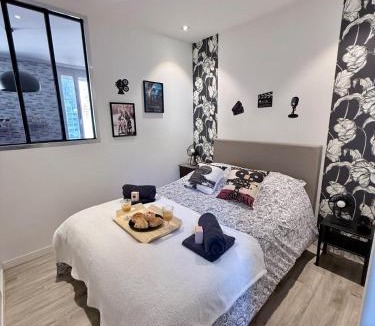 Vaulnaveys-le-Haut Apartment | L'Évasion Cinéma et Sorcier avec Piscine