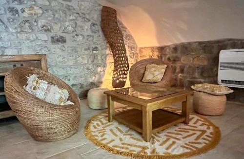 Berrias-et-Casteljau House | L Antre de Pierres - chambres d'hôtes et gites