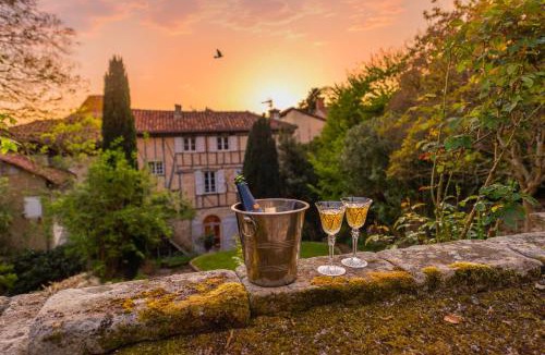 Figeac House | L'Aubépine du Puy, Maison d'Exception avec Piscine Privée au Cœur de Figeac