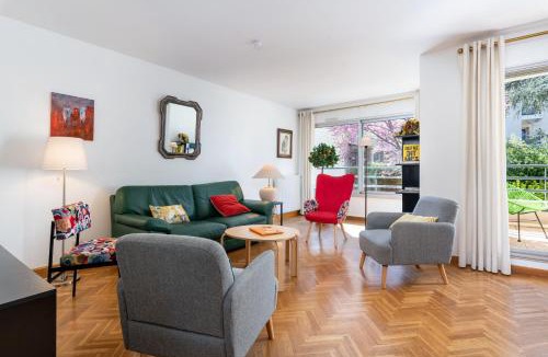 8th Arrondissement Apartment | L'Azalée - 106m2 avec BALCONS & PARKING - proche hôpitaux & métro