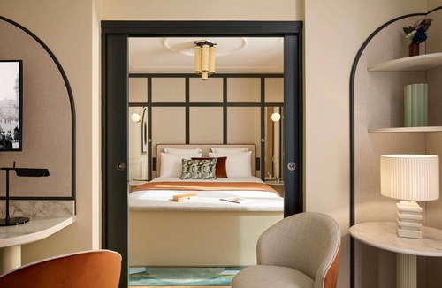 Quartier de la Porte-Saint-Denis Hotel | l'Echiquier Opéra Hotel Paris - MGallery Collection
