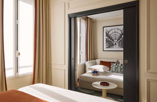 Quartier de la Porte-Saint-Denis Hotel | l'Echiquier Opéra Hotel Paris - MGallery Collection