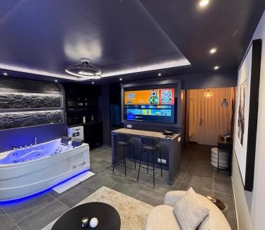 Champlan Apartment | L'Écrin Beige - Immersive suite with private Jacuzzi