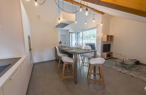 Duingt Apartment | L'Elegance - Appartement de charme aux pieds de la montagne du Taillefer