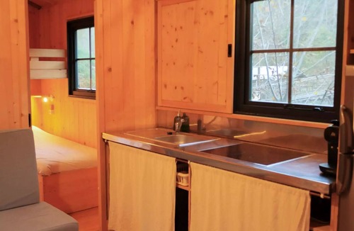 Saint-Amand-de-Coly Cabin | L'Encantada Cabin (sleeps 5)