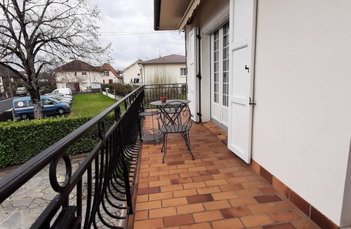 Aurillac House | L'enclos de Lys - Appartement Avec Grand Balcon et Accès Direct au Jardin