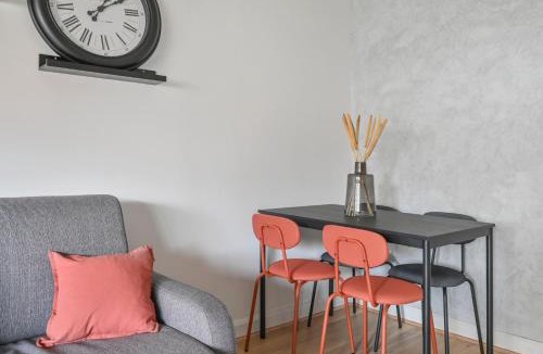 Choisy-le-Roi Apartment | L’escapade Parisienne - Beau 2 pièces - Proche Paris- Netflix