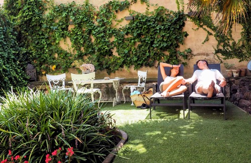 Olot Apartment | L'Esparter apartment with indoor pool access