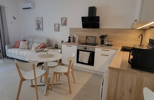 Sainte-Cecile-les-Vignes Apartment | L'instant Présent Wellness Center, Village