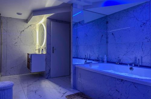Quartier Chorier-Berriat Apartment | L'Ivoire - Love Room -Balnéo - Bien Être