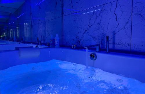 Quartier Chorier-Berriat Apartment | L'Ivoire - Love Room -Balnéo - Bien Être