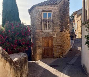 Chateauneuf-du-Pape House | L'Orée du Castel - Gîte au pied du château