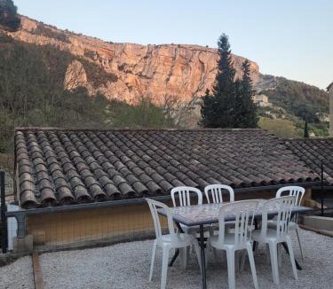 Fontaine-de-Vaucluse House | L'Oustau de Laëtitia Animaux bienvenus