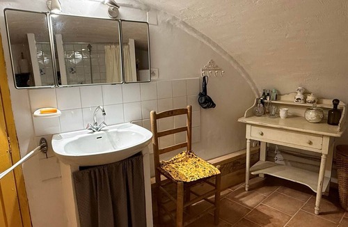 Village Apartment | L'Oustau La Catounière - Family Home with Ocean Views