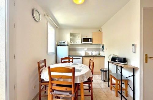 Calvisson Apartment | La cachette du mas, 4 guests, Pool in Calvisson