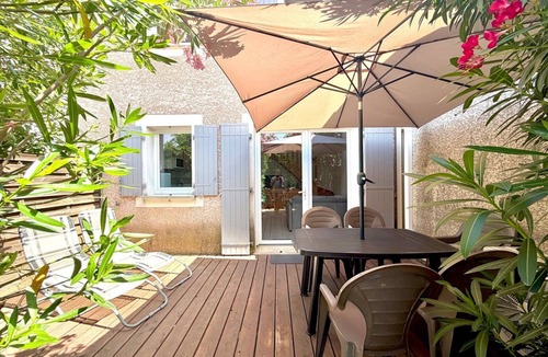 Calvisson Apartment | La cachette du mas, 4 guests, Pool in Calvisson