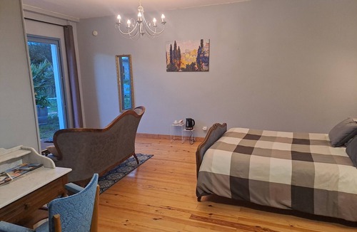 Saint-Seurin-de-Cadourne House | LA CADOURNAISE 3 bedrooms dining room garden above-ground pool