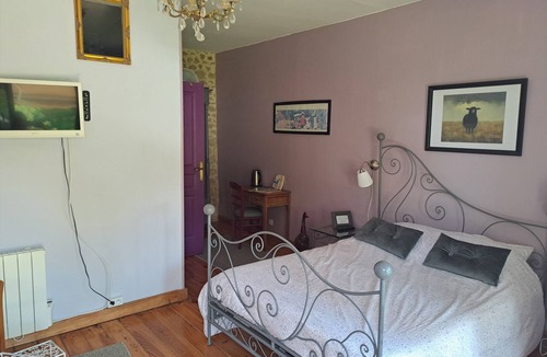 Saint-Seurin-de-Cadourne House | LA CADOURNAISE 3 bedrooms dining room garden above-ground pool
