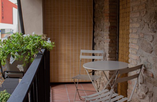 Balaguer Apartment | La Casa Del Miracle. 2 bedroom apartment.