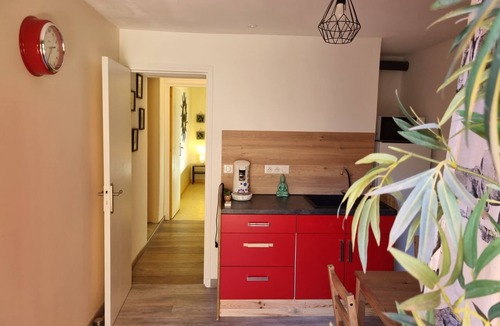 Saint-Laurent-du-Pape Apartment | La Casa Sereno - Appartement Avec Piscine Couverte et Chauffée