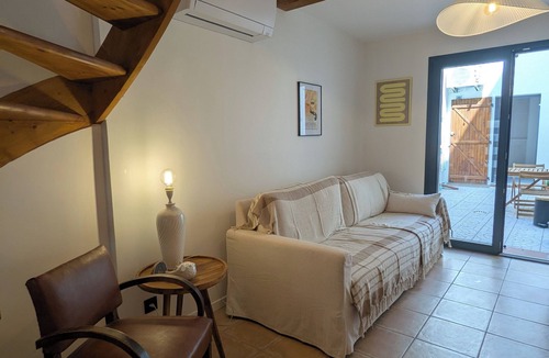 Le Chateau House | La Caseta - quiet village house, 3 bedrooms, 10min from the beach