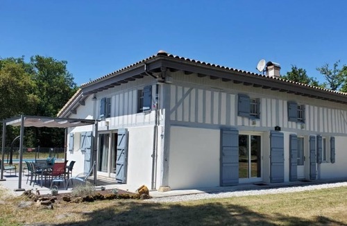 Mano House | La Chêneraie - MANO - Gîte