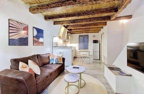 Le Puy-en-Velay House | La Chasa - Townhouse with a Spa