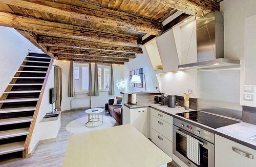 Le Puy-en-Velay House | La Chasa - Townhouse with a Spa