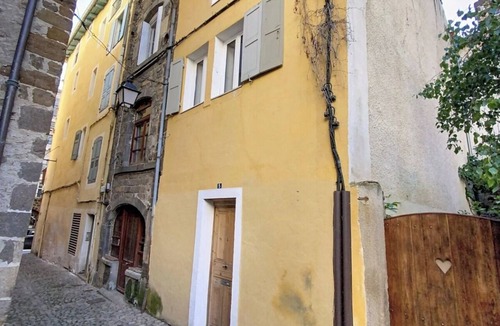 Le Puy-en-Velay House | La Chasa - Townhouse with a Spa