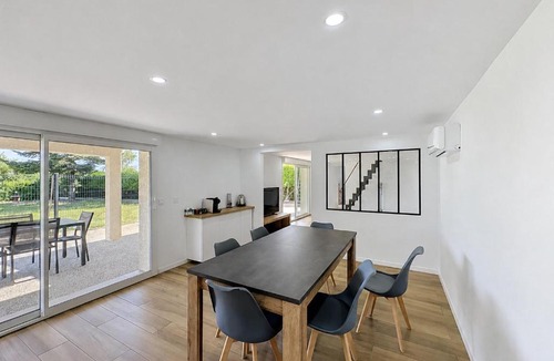 Chavanoz Apartment | La Colline