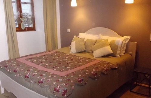 Laroquebrou House | la colombine village house located in the historic center, 4/5 people