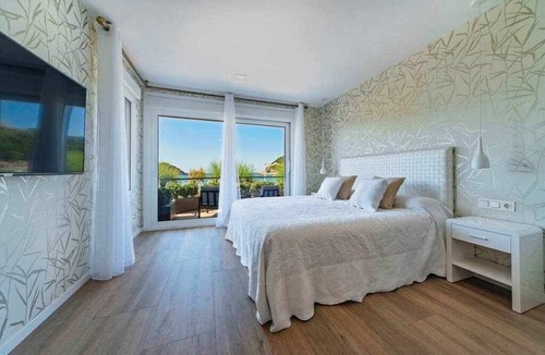 San Sebastian Centro Apartment | La Concha Beach Deluxe by DonosRent