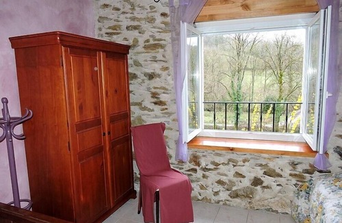 Montredon-Labessonnie Cottage | La Fenial, a spacious stone cottage, accessible to people with disabilities, with air conditioning, nestled in the heart of nature