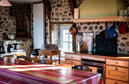 Larodde House | La Ferme du Chabanais Grand gîte 14 personnes entre lacs et Sancy