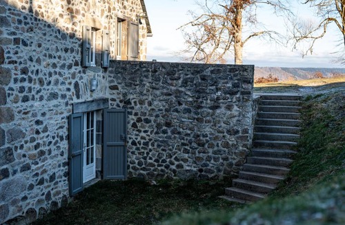 Larodde House | La Ferme du Chabanais Grand gîte 14 personnes entre lacs et Sancy
