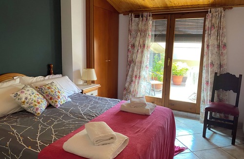 Sarroca de Bellera Cottage | La fusteria del casat rural apartment EL BOSC, calm, nature with chimney