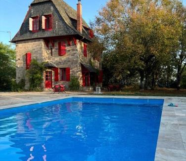 Brive-la-Gaillarde Villa | La Gardelle, maison de charme et piscine au sel