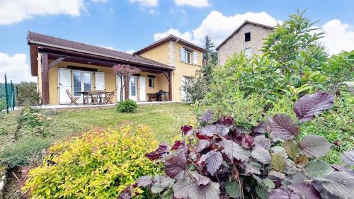 Razes House | La gare du tram