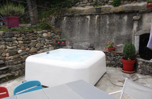 Saint-Aventin House | la grange avec spa