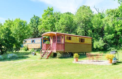 Blandas Other | La Grange d'Emile gîtes, roulottes et piscine