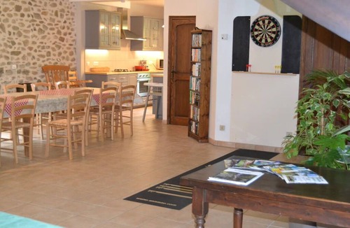 Monceaux-sur-Dordogne House | La Grange Riveraine: Spacious lodge on Dordogne with private pool, sleeps 15