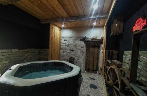 Lathuile Apartment | LA GRANGE SAVOYARDE-Spa-Piscine-Proche lac-Charme-Détente- 3 Etoiles