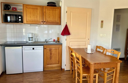 La Joue du Loup Apartment | La joue du Loup - Apartment sleeps 4/6 - mountain view