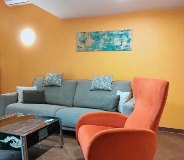 Ancone Apartment | La magnanerie colorée. (5 personnes, 3 chambres)