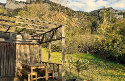 Saint-Jean-et-Saint-Paul Ski Chalet | La maison de bois - Gite dans un site préservé