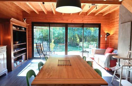 Saint-Jean-et-Saint-Paul Ski Chalet | La maison de bois - Gite dans un site préservé