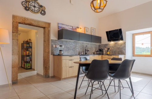 Ailhon House | La Maison Bleue du Plot – Peaceful Stone House with Pool and Garden